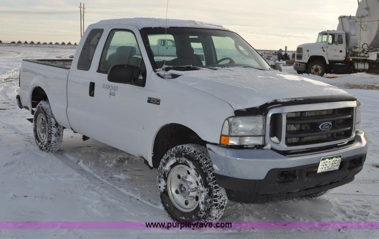 image for item F2171 2004 Ford F250 Super Duty SuperCab pickup truck