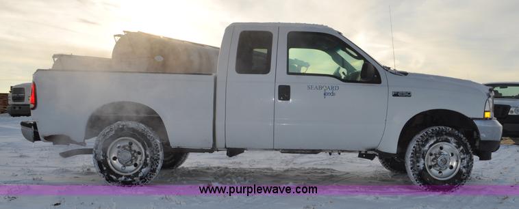 image for item F2171 2004 Ford F250 Super Duty SuperCab pickup truck
