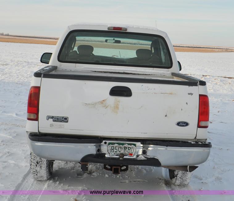 image for item F2171 2004 Ford F250 Super Duty SuperCab pickup truck