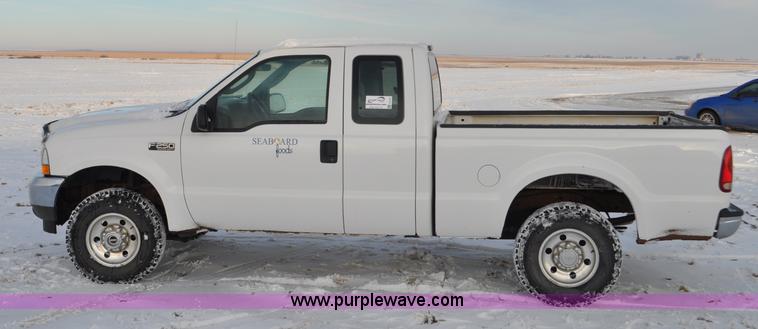 image for item F2171 2004 Ford F250 Super Duty SuperCab pickup truck