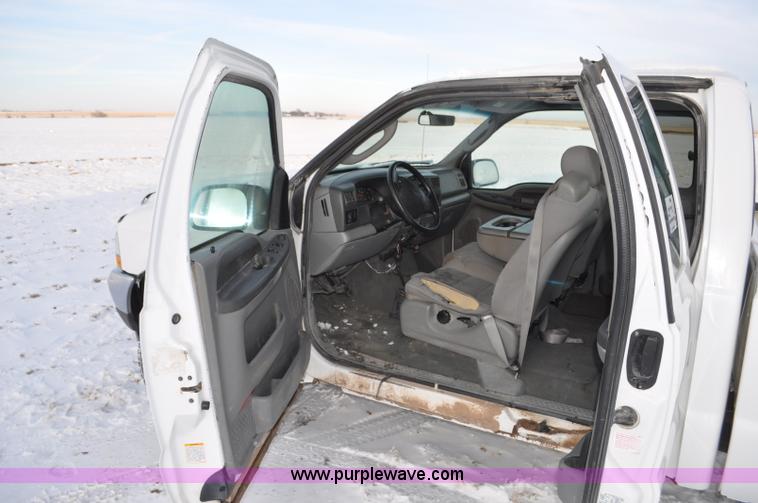image for item F2171 2004 Ford F250 Super Duty SuperCab pickup truck