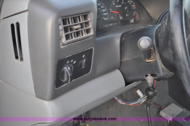 image for item F2171 2004 Ford F250 Super Duty SuperCab pickup truck