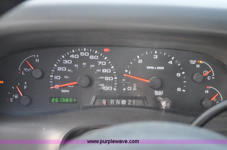 image for item F2171 2004 Ford F250 Super Duty SuperCab pickup truck