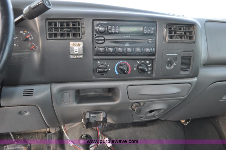 image for item F2171 2004 Ford F250 Super Duty SuperCab pickup truck