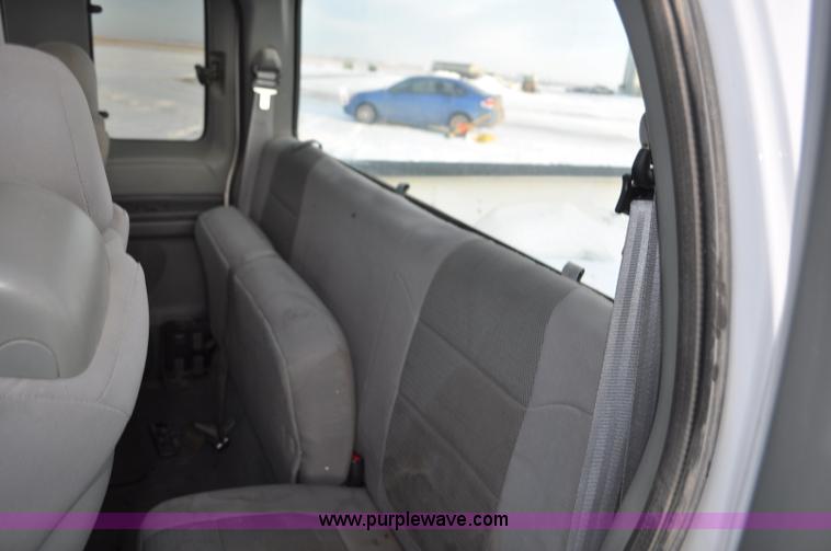 image for item F2171 2004 Ford F250 Super Duty SuperCab pickup truck