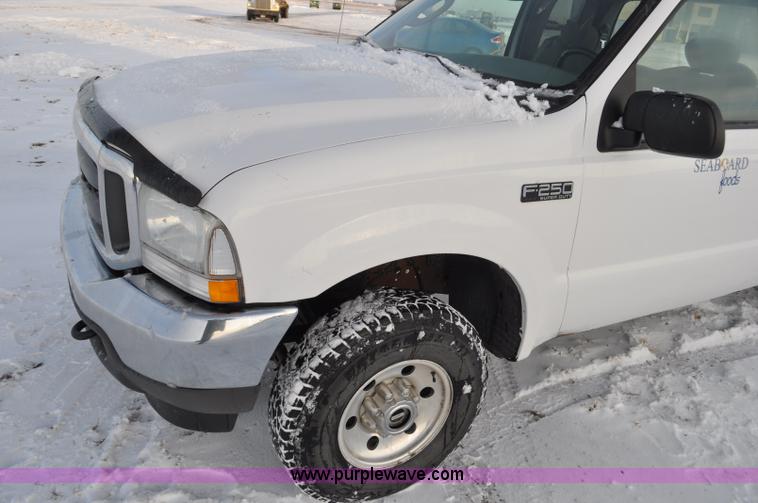 image for item F2171 2004 Ford F250 Super Duty SuperCab pickup truck