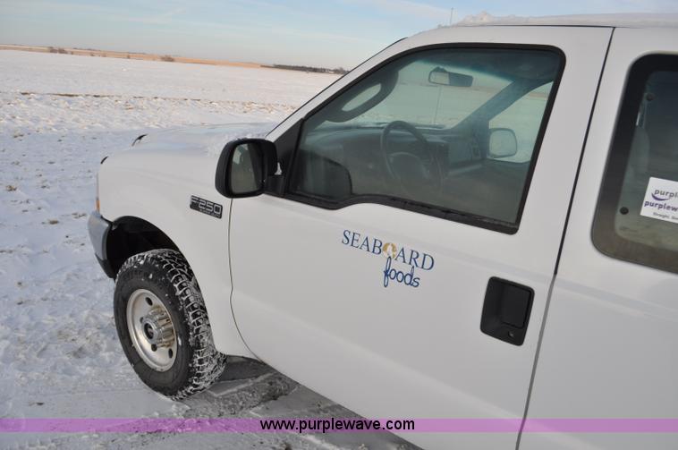 image for item F2171 2004 Ford F250 Super Duty SuperCab pickup truck