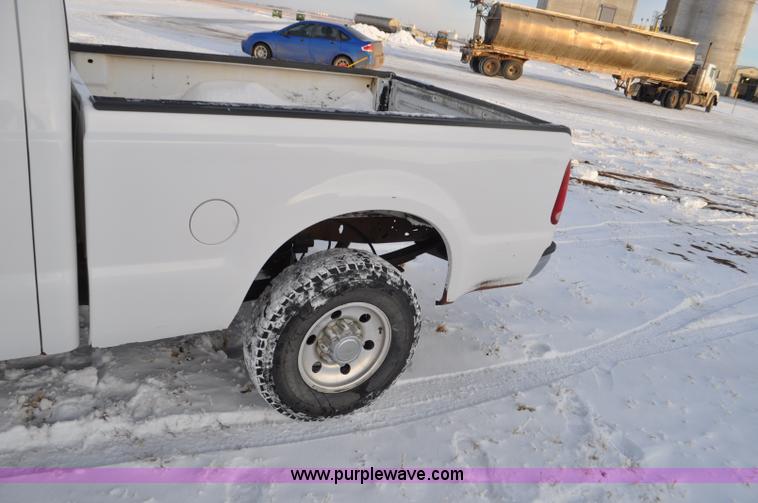 image for item F2171 2004 Ford F250 Super Duty SuperCab pickup truck