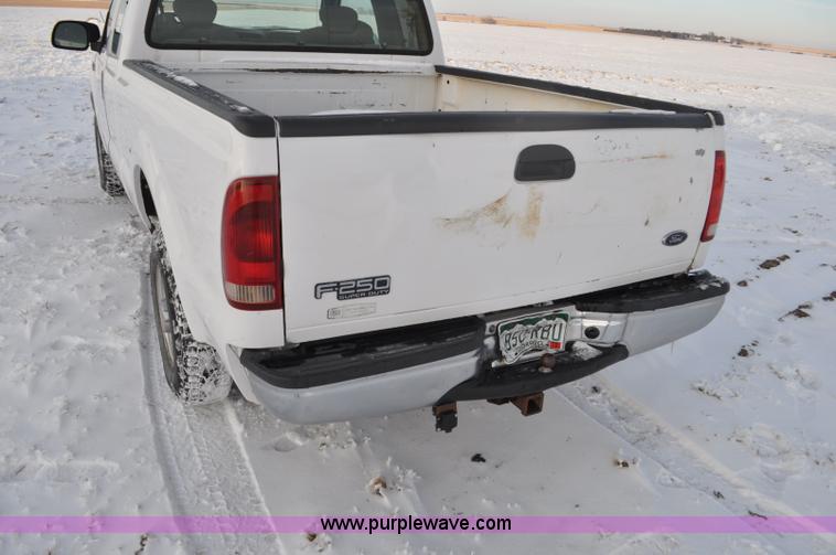image for item F2171 2004 Ford F250 Super Duty SuperCab pickup truck