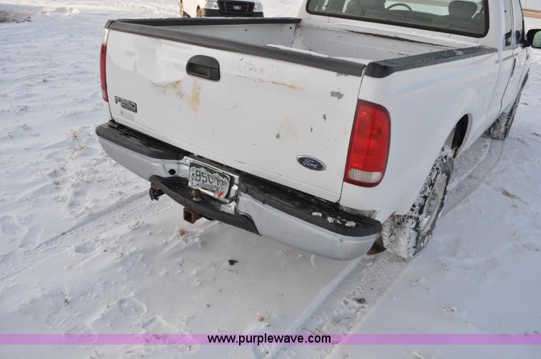 image for item F2171 2004 Ford F250 Super Duty SuperCab pickup truck