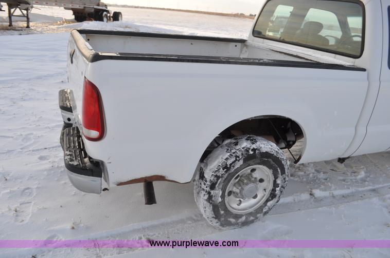 image for item F2171 2004 Ford F250 Super Duty SuperCab pickup truck
