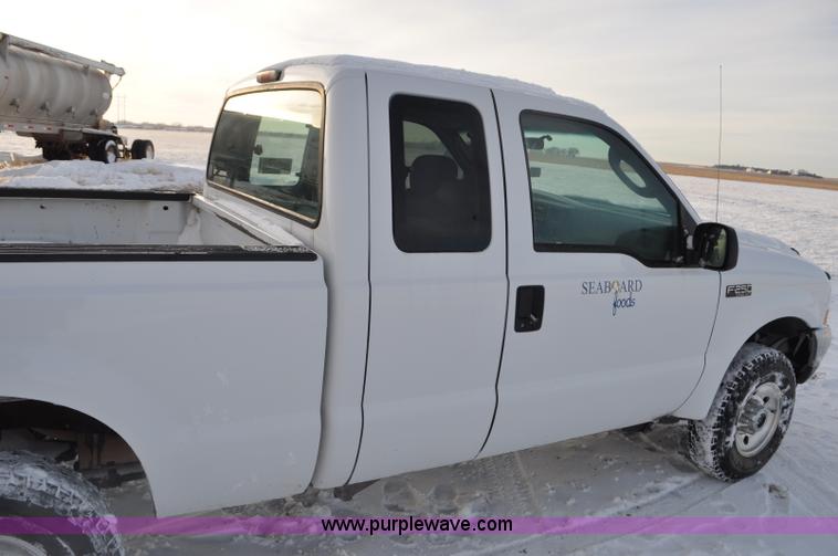 image for item F2171 2004 Ford F250 Super Duty SuperCab pickup truck