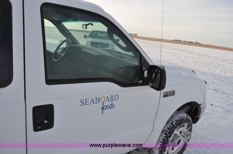 image for item F2171 2004 Ford F250 Super Duty SuperCab pickup truck