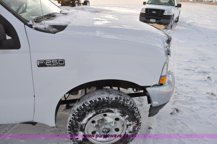 image for item F2171 2004 Ford F250 Super Duty SuperCab pickup truck