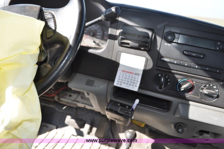 image for item G6181 2007 Ford F250 Super Duty XLT pickup truck