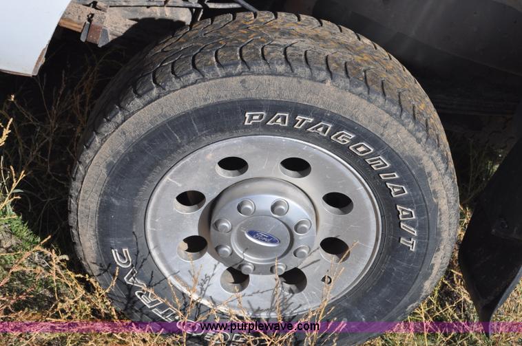 image for item G6181 2007 Ford F250 Super Duty XLT pickup truck