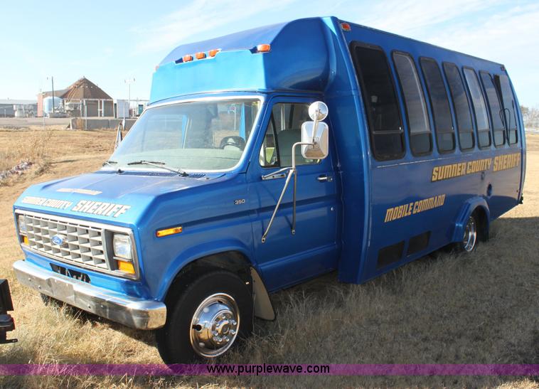 image for item H2006 1989 Ford Econoline E350 bus