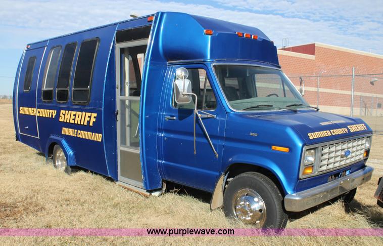 image for item H2006 1989 Ford Econoline E350 bus