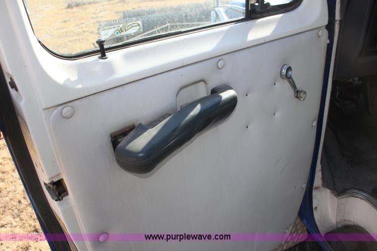 image for item H2006 1989 Ford Econoline E350 bus