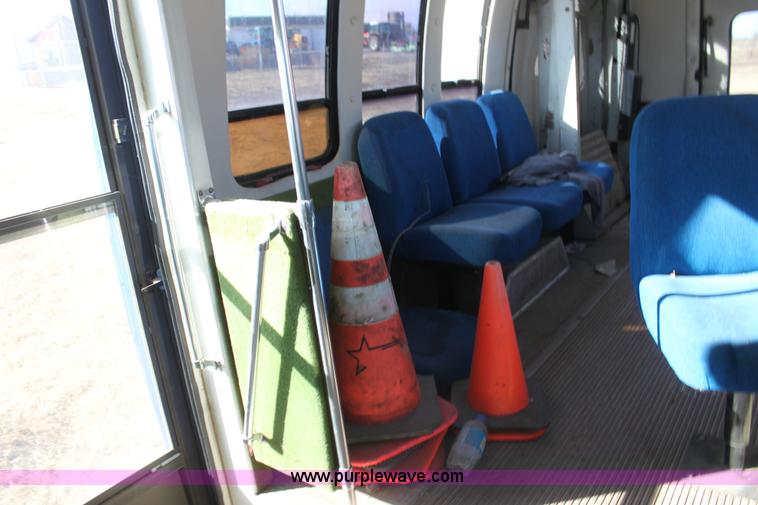 image for item H2006 1989 Ford Econoline E350 bus