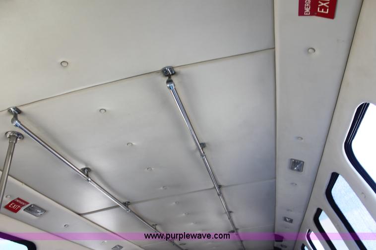 image for item H2006 1989 Ford Econoline E350 bus