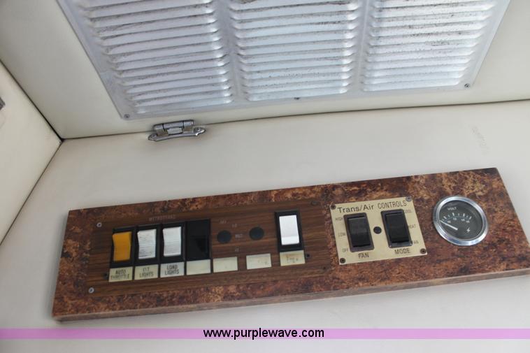 image for item H2006 1989 Ford Econoline E350 bus