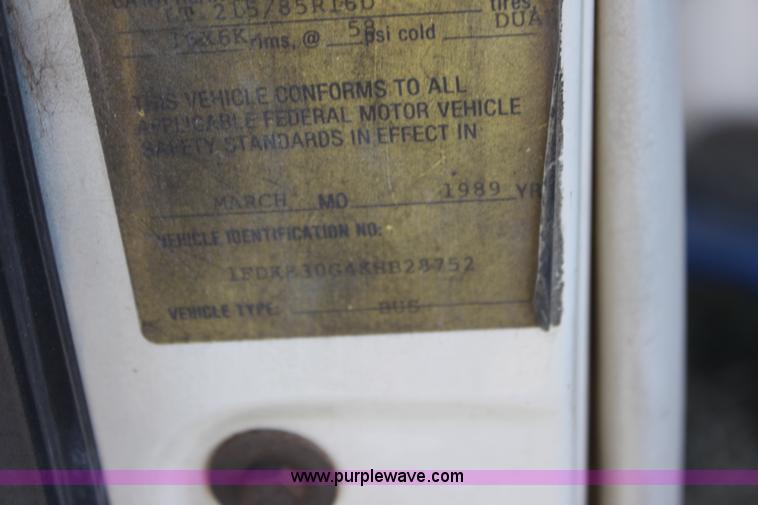 image for item H2006 1989 Ford Econoline E350 bus