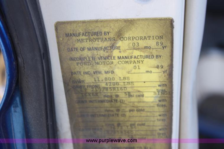 image for item H2006 1989 Ford Econoline E350 bus