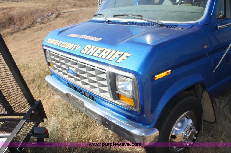 image for item H2006 1989 Ford Econoline E350 bus