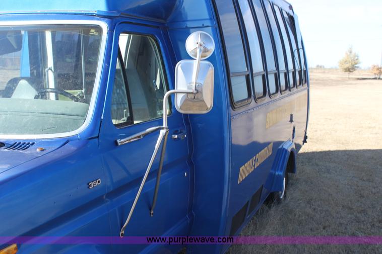 image for item H2006 1989 Ford Econoline E350 bus