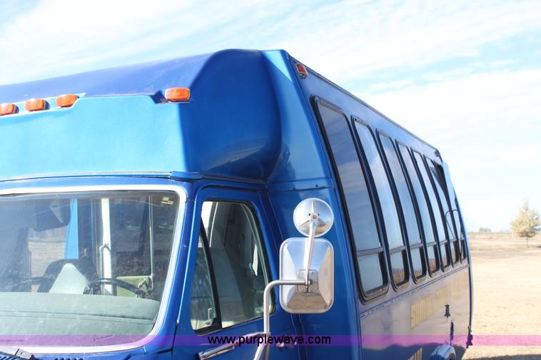 image for item H2006 1989 Ford Econoline E350 bus