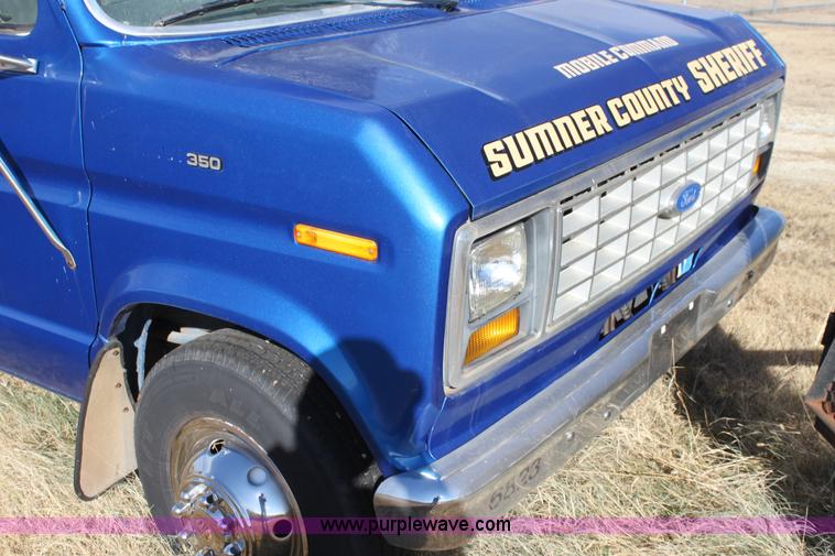 image for item H2006 1989 Ford Econoline E350 bus