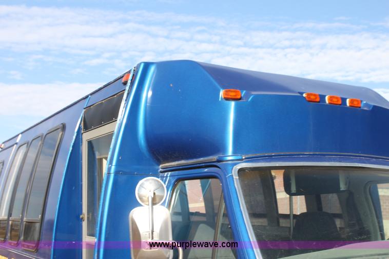 image for item H2006 1989 Ford Econoline E350 bus
