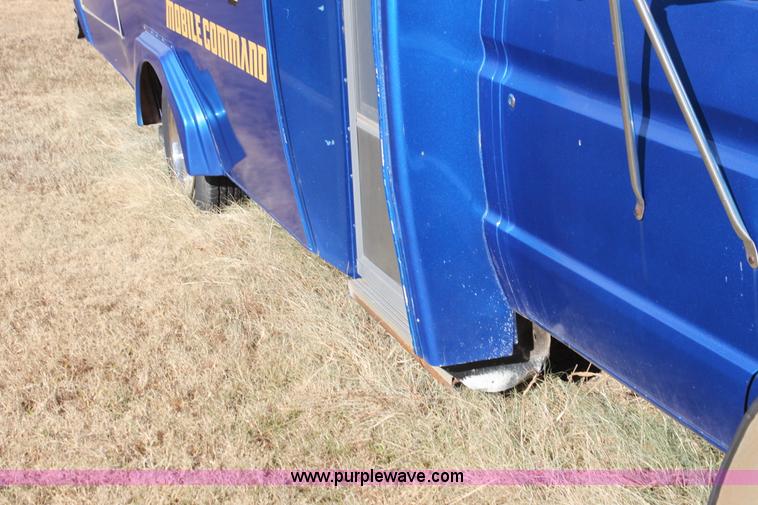 image for item H2006 1989 Ford Econoline E350 bus