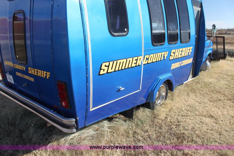 image for item H2006 1989 Ford Econoline E350 bus