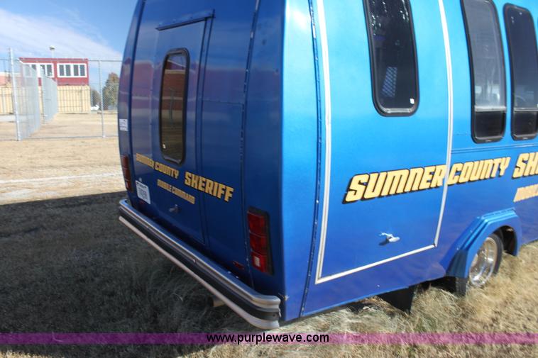 image for item H2006 1989 Ford Econoline E350 bus