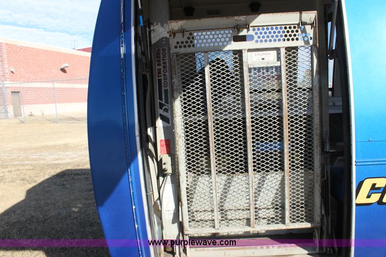 image for item H2006 1989 Ford Econoline E350 bus