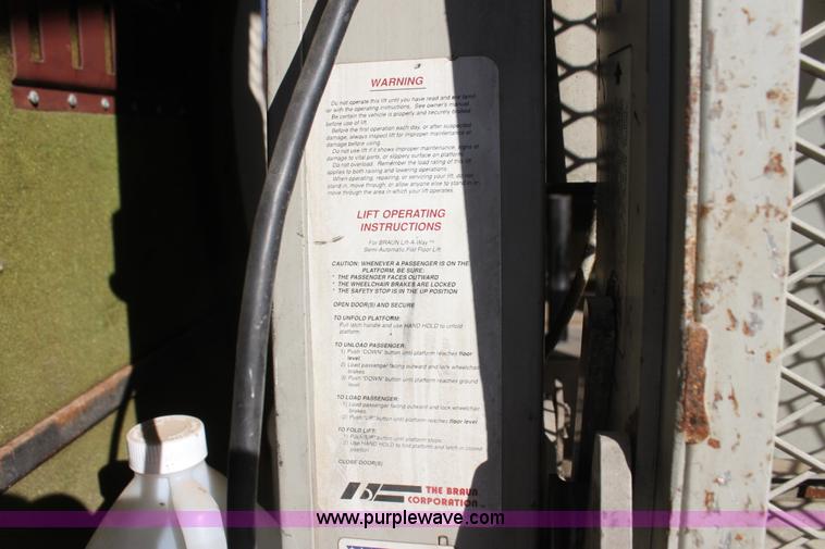 image for item H2006 1989 Ford Econoline E350 bus