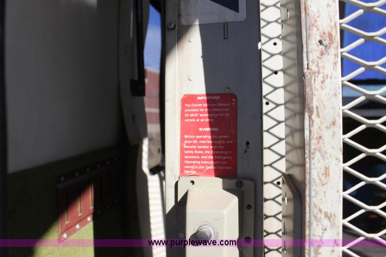 image for item H2006 1989 Ford Econoline E350 bus