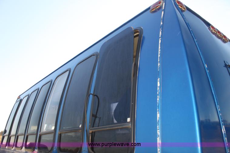image for item H2006 1989 Ford Econoline E350 bus