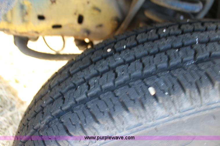 image for item H2006 1989 Ford Econoline E350 bus