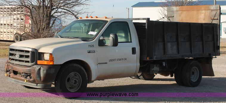 image for item H5972 2001 Ford F350 Super Duty flatbed pickup truck