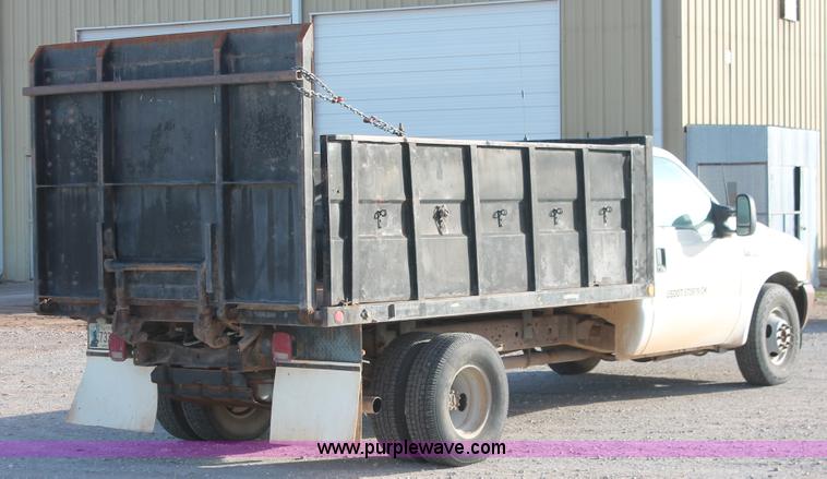 image for item H5972 2001 Ford F350 Super Duty flatbed pickup truck