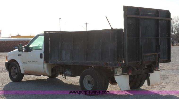 image for item H5972 2001 Ford F350 Super Duty flatbed pickup truck