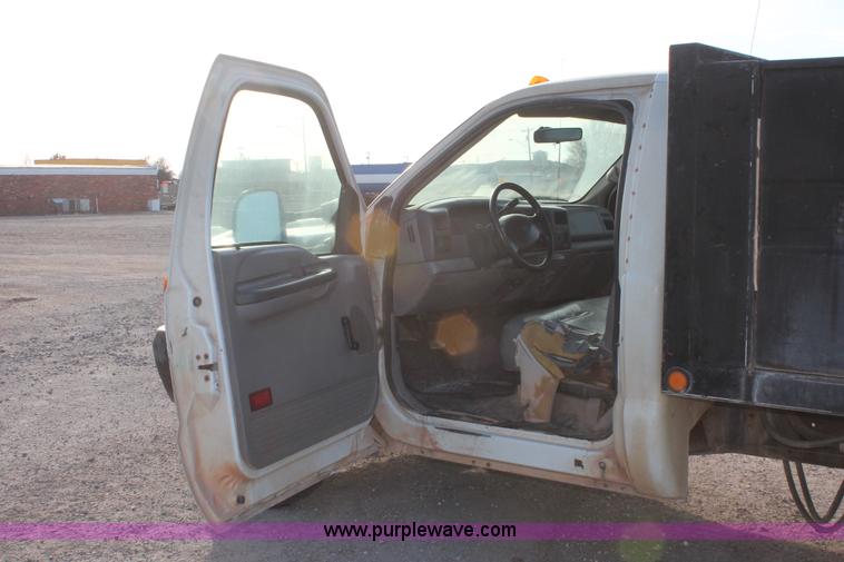 image for item H5972 2001 Ford F350 Super Duty flatbed pickup truck