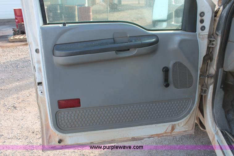 image for item H5972 2001 Ford F350 Super Duty flatbed pickup truck