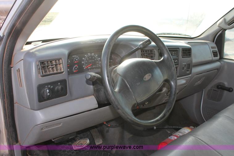 image for item H5972 2001 Ford F350 Super Duty flatbed pickup truck