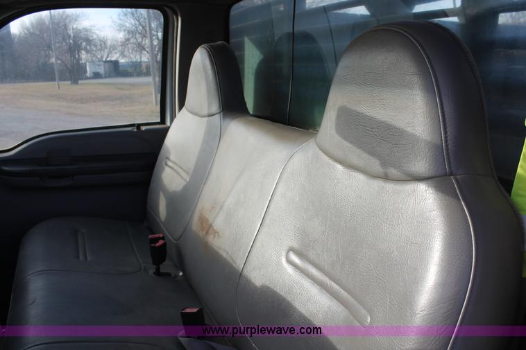 image for item H5972 2001 Ford F350 Super Duty flatbed pickup truck