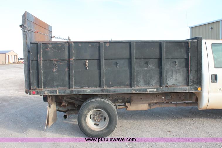 image for item H5972 2001 Ford F350 Super Duty flatbed pickup truck