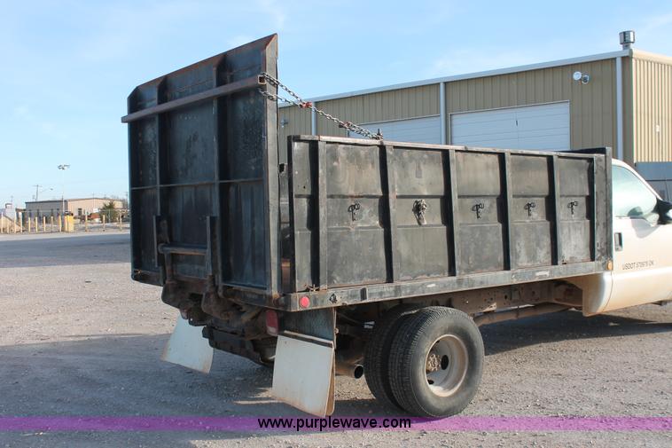 image for item H5972 2001 Ford F350 Super Duty flatbed pickup truck